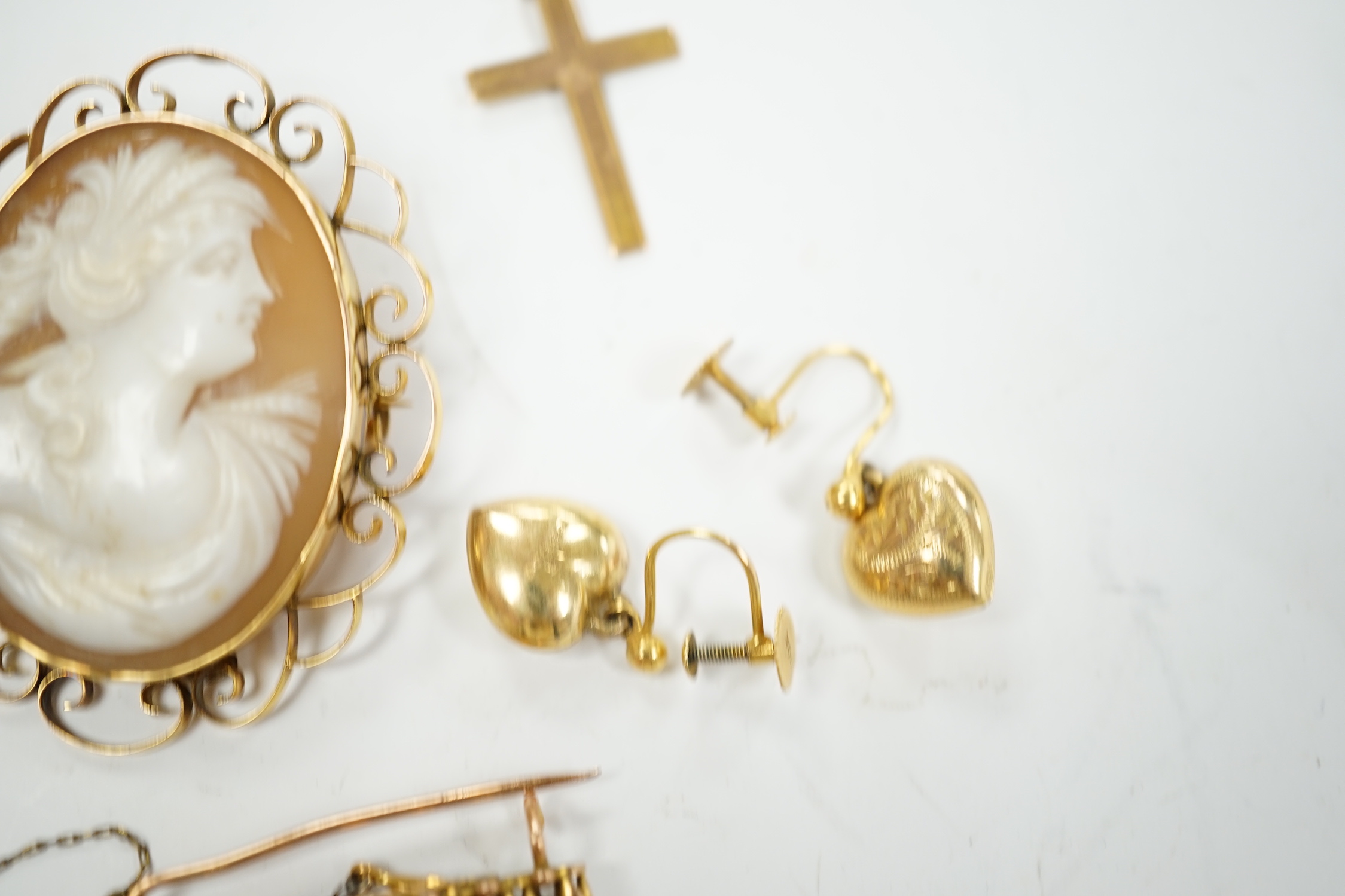 A 9ct and white opal cluster set bar brooch, a 9ct mounted oval cameo shell brooch, a pair of 9ct gold heart shaped drop earrings and a 9ct cross pendant, gross weight 13.4 grams.